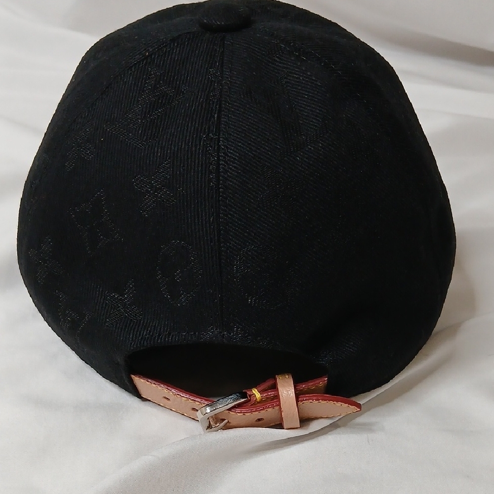 Louis Vuitton Black Monogram Cap - Picture 4 of 8